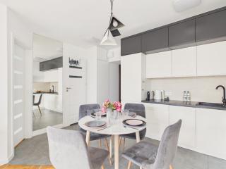 Platinum View Warsaw Apartment by Solarento - 3