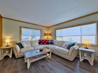 Hillcrest Hideaway Spacious Mountain View Oasis - 1