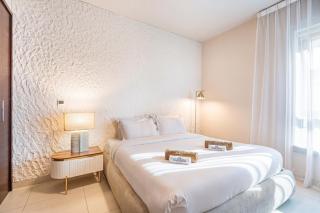 Elegant City Home with Iconic Burj Khalifa Views - 8