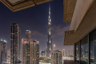 Elegant City Home with Iconic Burj Khalifa Views - 9