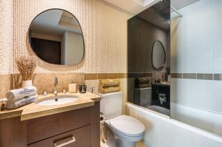 Elegant City Home with Iconic Burj Khalifa Views - 5