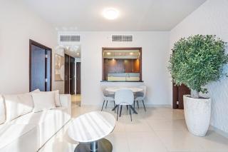 Elegant City Home with Iconic Burj Khalifa Views - 2