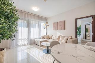 Elegant City Home with Iconic Burj Khalifa Views - 4