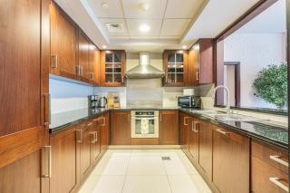 Elegant City Home with Iconic Burj Khalifa Views - 1