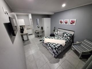 Ivy Roots Guest House - 8