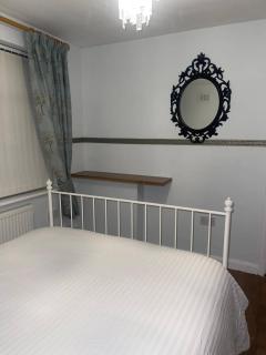 Sleeps 6 - St Helens - 50 mins to Peak District - 4