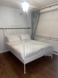 Sleeps 6 - St Helens - 50 mins to Peak District - 3