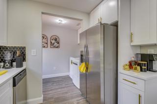 'The Red Door' Stylish Family Home in Falls Church - 2