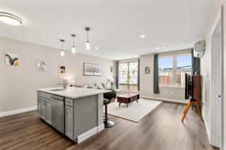 Unit 31 1BR with Den Office Space Long-term stays - 7
