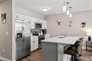 Unit 31 1BR with Den Office Space Long-term stays - 1