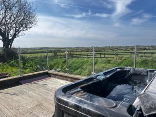 Romantic Hot Tub Lodge Stunning Views - 9