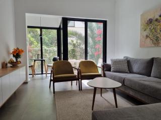 Modern Oasis Steps from Everything - 0
