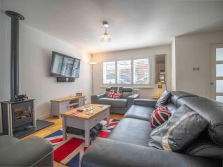 Family-Friendly 2BR Stylish Cottage with Private Garden Near Broadstairs Beach - 5