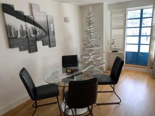 Harbour Lights Apartment - 6