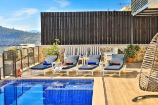 Luxury villa with private pool, sea views, and sauna - 2