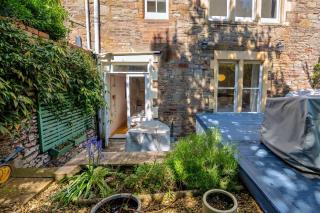 Stylish Clifton Garden Apartment with Terrace - 9