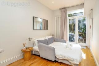 Stylish Clifton Garden Apartment with Terrace - 6
