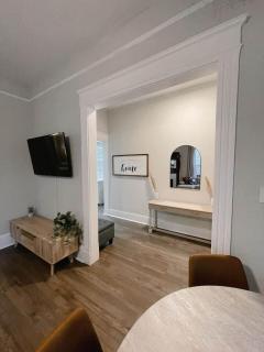 The Cozy Historic Retreat 2 BR - 3