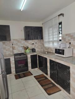 Modern 2BR Apartment in Membly- Chapman Springs - 1