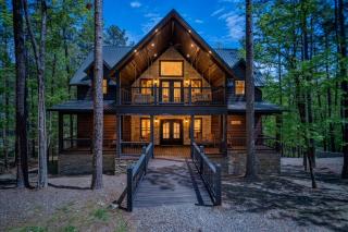 Broken Bow Cabin with Hot Tub and Game Room - 0