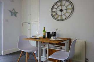Park Cottage, Views of Manor Gardens - 3