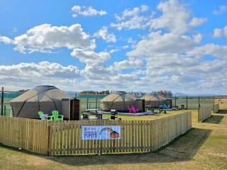 Rainbow's End Yurts - 6