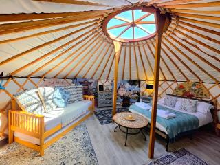 Rainbow's End Yurts - 4