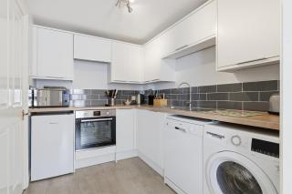 Central York Apartment with Free Parking WiFi - Pass the Keys - 4