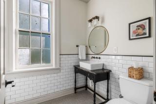 Luxury King Suite Full Kitchen 3rd Floor - 8