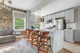 Luxury King Suite Full Kitchen 3rd Floor - 2
