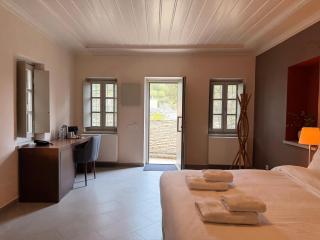 Monopatia Resort - 4