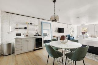 Stunning Suite with Kitchenette 1st Floor - 5