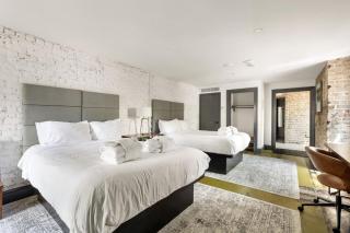 Double Queen Suite 1st Floor Boutique Hotel - 3