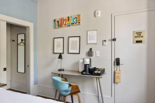 Bright & Bold Queen Suite 2nd Floor - 1