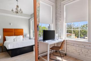 Queen Suite 3rd Floor Downtown Sleeps 2 - 9