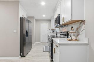 Elegant Modern Ranch Home - 8