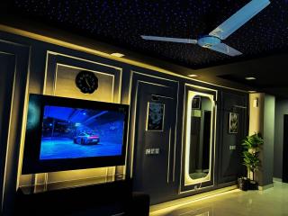 Dark theme Starlight Studio 1 Bed Pool Wifi - 9