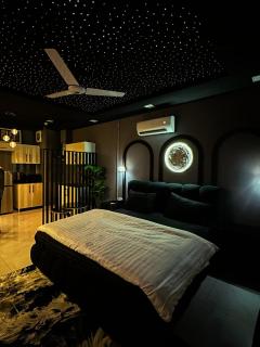 Dark theme Starlight Studio 1 Bed Pool Wifi - 4