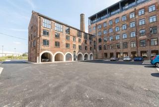 Modern 1 Bed Flat in a Converted Mill w Parking - 7