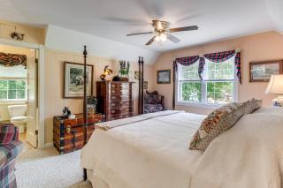 Pool Access! Cozy Couple's Getaway in Kilmarnock - 2