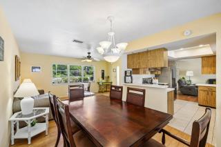 Lazy Manatee Pool Home - 2