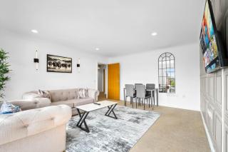 Luxury Central 2 Bedroom Apartment - 2 Bathrooms - Smart TV -Netflix 33C - 2