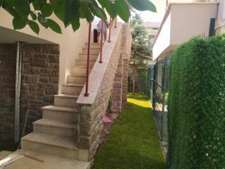 House with a detached garden and heated pool for rent - 8