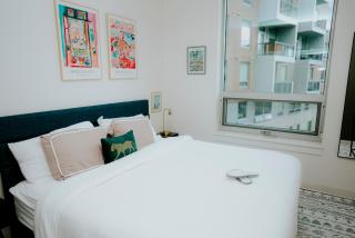 Luxury 2BR Apartment with Pool, Balcony & Parking - 9