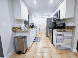 Spacious 3BR house, Fenced Yard, 16 mins to Siesta Key Beach - 6