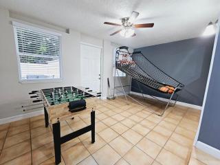 Spacious 3BR house, Fenced Yard, 16 mins to Siesta Key Beach - 2