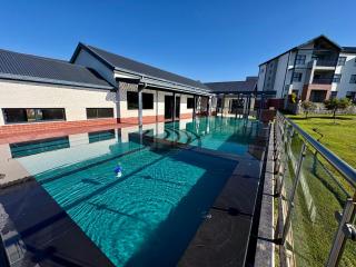 Sleek Dynamic Residence - 7