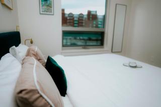 Luxury 2BR Apartment with Pool, Balcony & Parking - 6