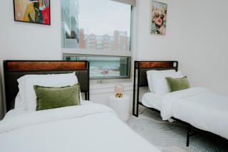 Luxury 2BR Apartment with Pool, Balcony & Parking - 5