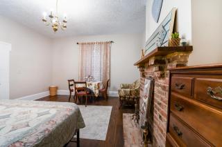 Family 4BR Retreat Near Liberty U - 3